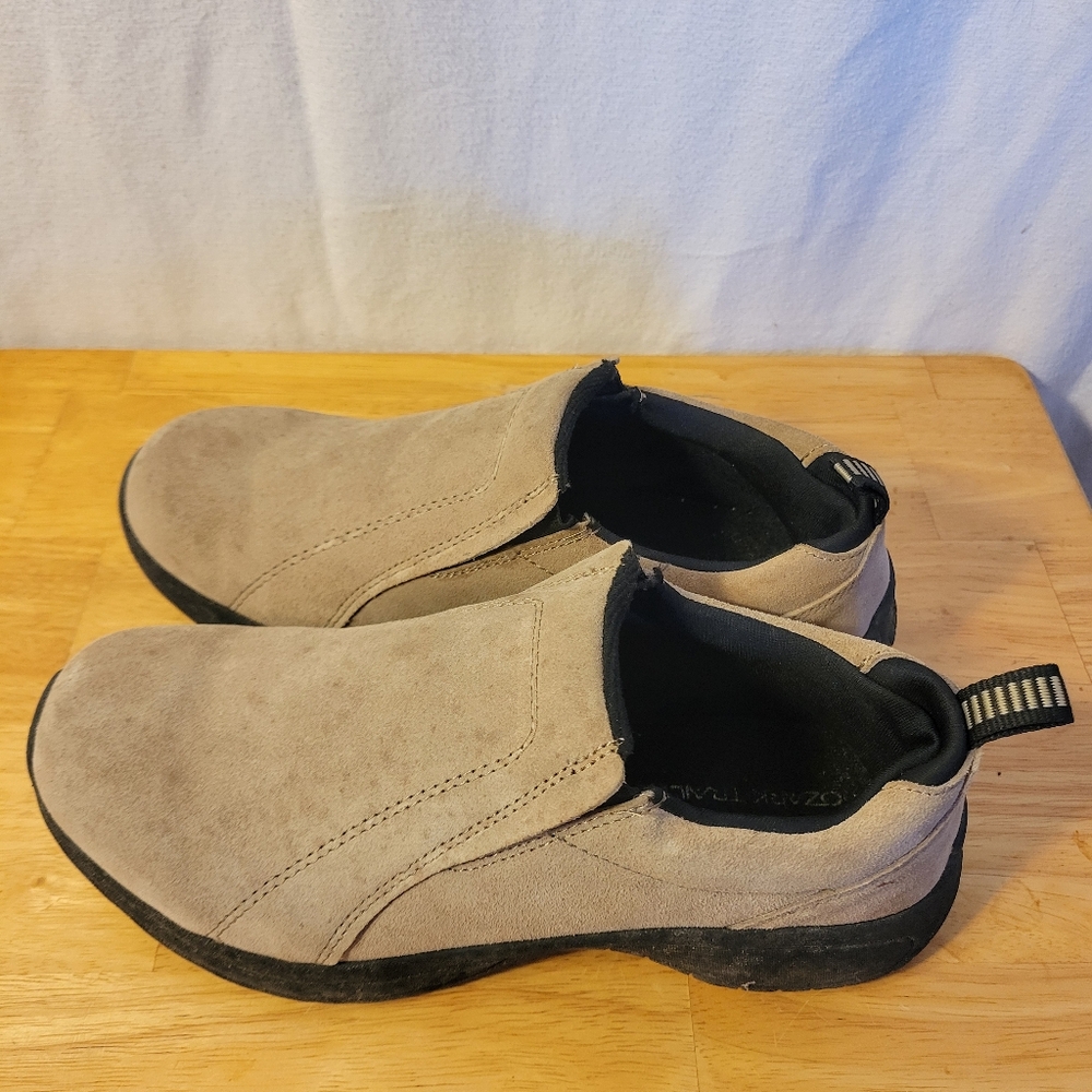 Womens Ozark Trail casual slip on shoes size 9. Item 1801